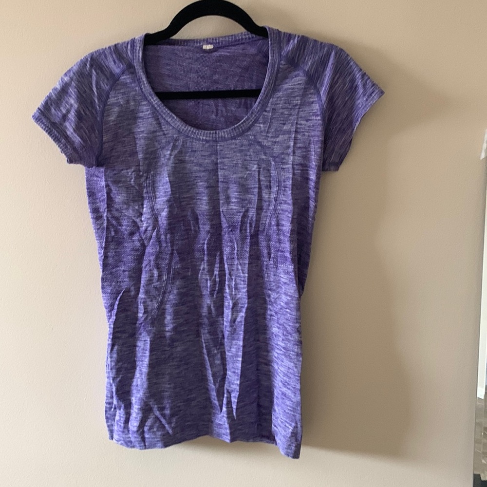 Lululemon size 8 workout top